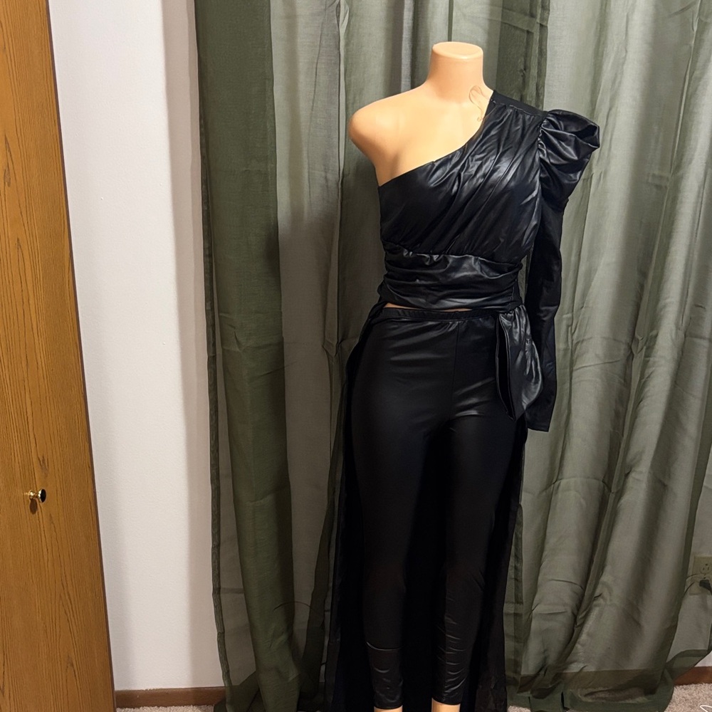 Elegant Black One-Shoulder Jumpsuit